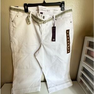 Glory Vanderbilt NWT White Jeans Size 18 SKIMMER. All-Around Slimming Effect